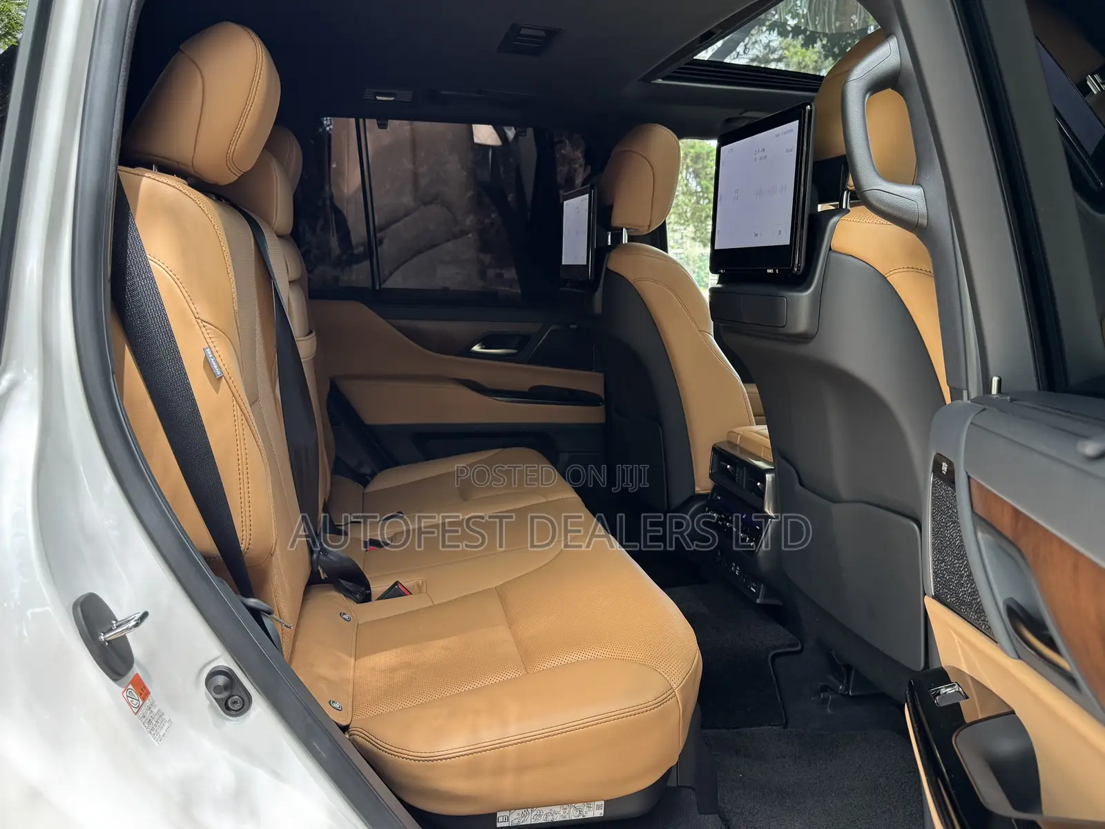 Lexus LX LX 600 2023 White