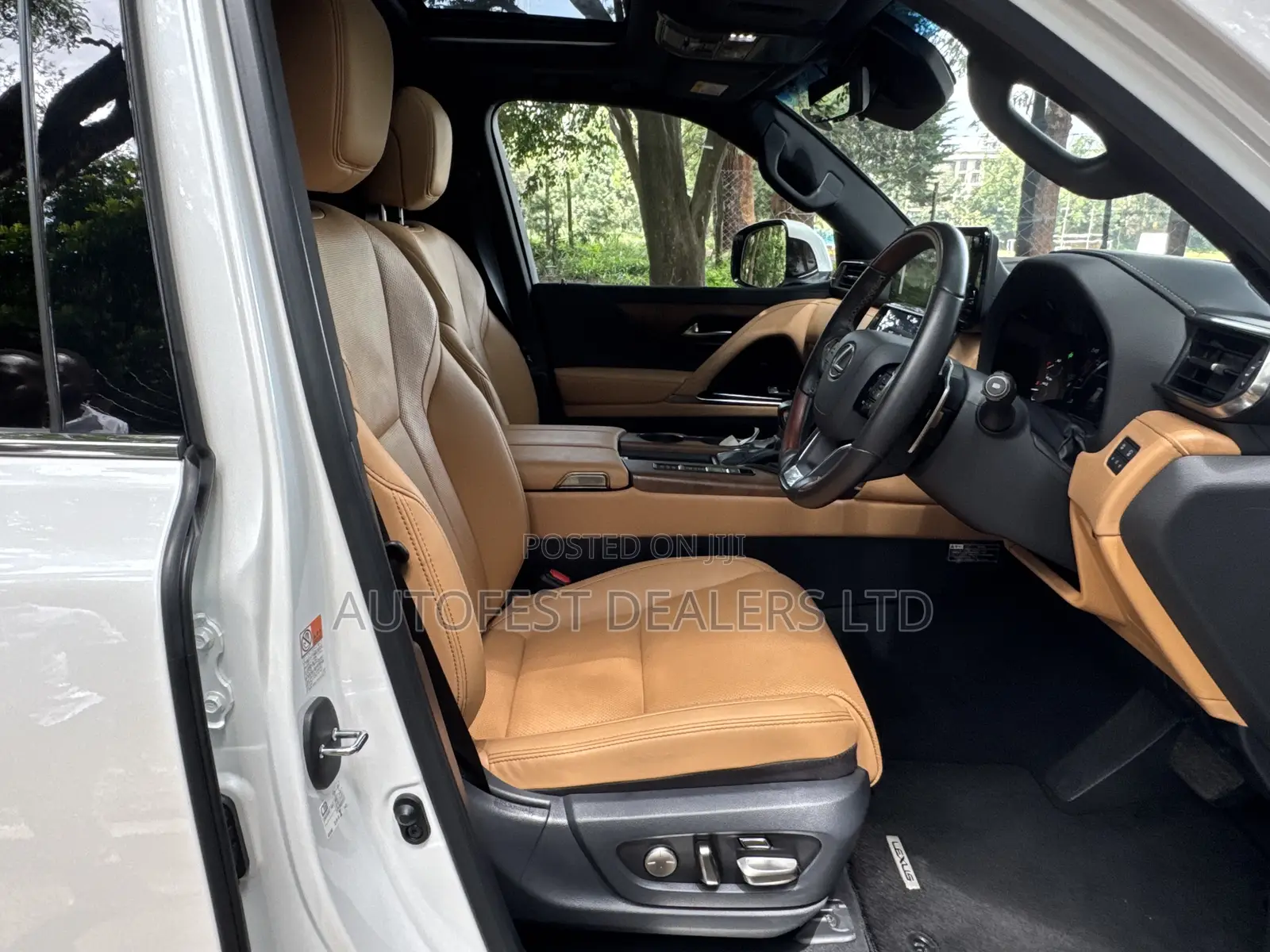 Lexus LX LX 600 2023 White