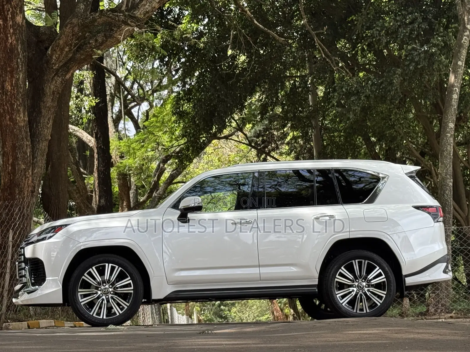 Lexus LX LX 600 2023 White