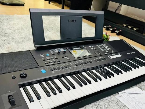 Yamaha PSR E 473 Portable Keyboard With Original Adapter - thumbnail 5
