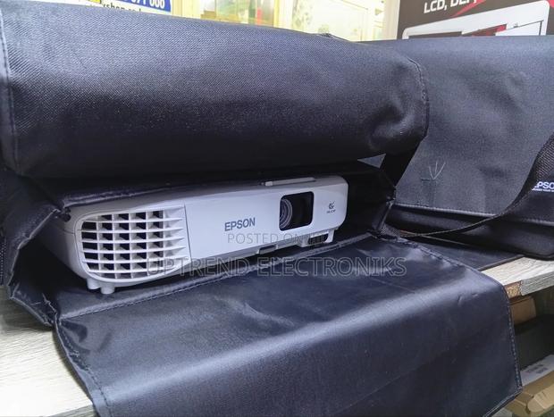 Heavy-Duty Projector Bag – Built for Travel Daily Use - thumbnail 2