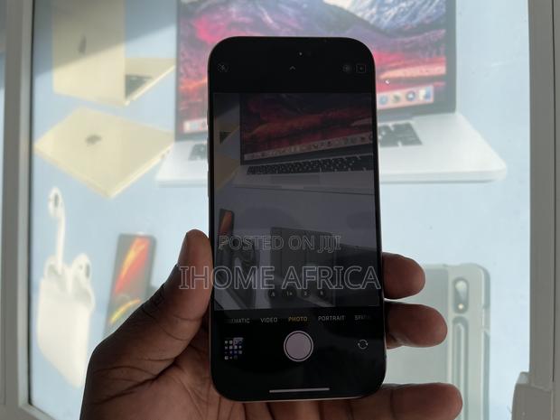 Apple iPhone 16 Pro 256 GB Gold - thumbnail 2