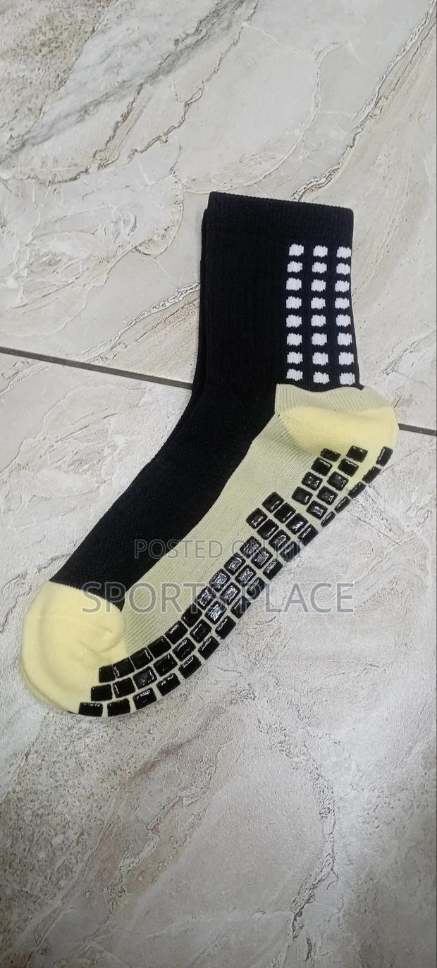 Black Non-Slip Grip Socks - thumbnail 3