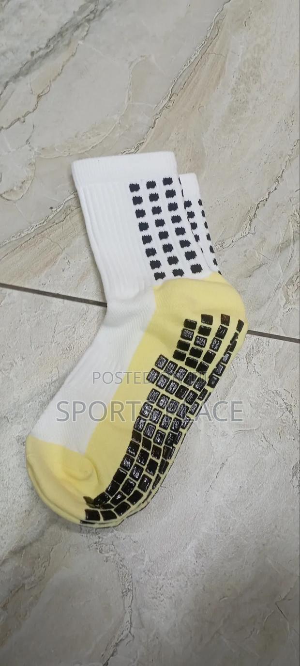 Heavy Duty White Gripsocks - thumbnail 3