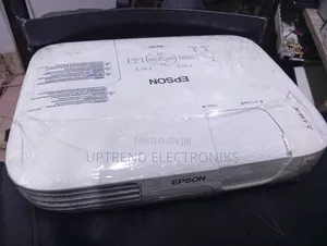 Bright 2500 Lumens Epson Eb-S9 – Perfect for Business Learning