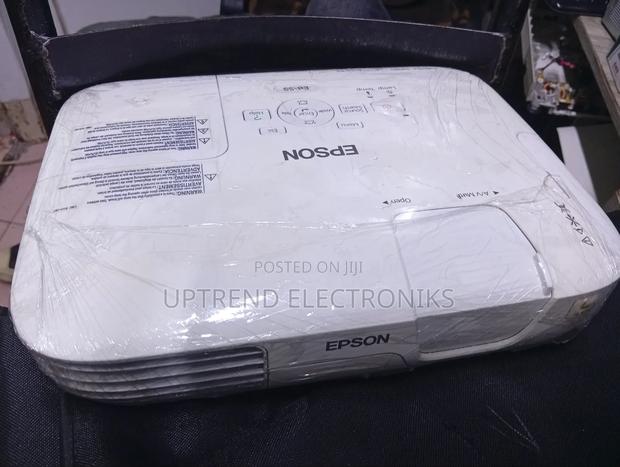 Bright 2500 Lumens Epson Eb-S9 – Perfect for Business Learning - main view