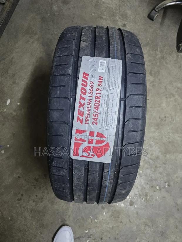 245/40r19 Zextuar Tyre - main view