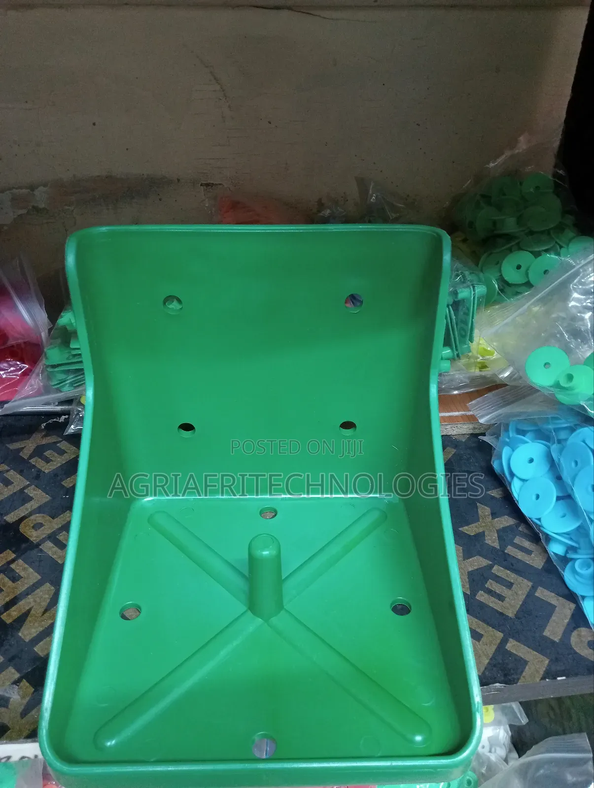 Salt Holder for Holding Cattle Salt Lick Block.