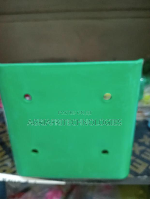 Salt Holder for Holding Cattle Salt Lick Block. - thumbnail 2