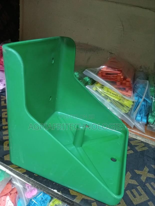 Salt Holder for Holding Cattle Salt Lick Block. - thumbnail 3