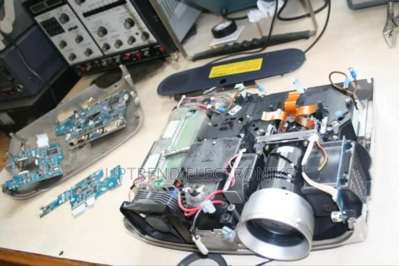Professional Projector Technician – Fixing All Issues