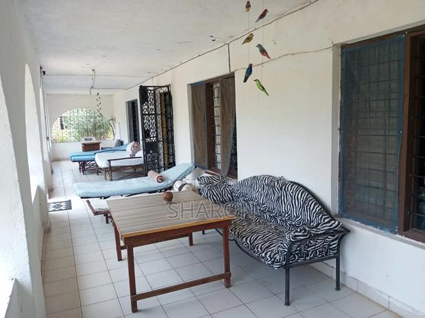 Furnished 4bdrm Villa in Tiwi Sport for rent - thumbnail 18