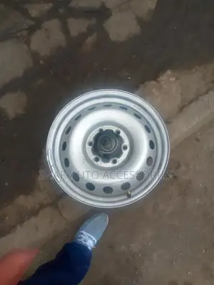 14-Inch Silver Steel Rims – Original Quality for Cars