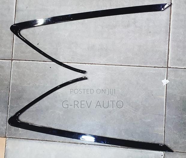 Harrier 240 Side Fix Moulding