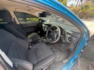 Toyota Auris 2016 Blue