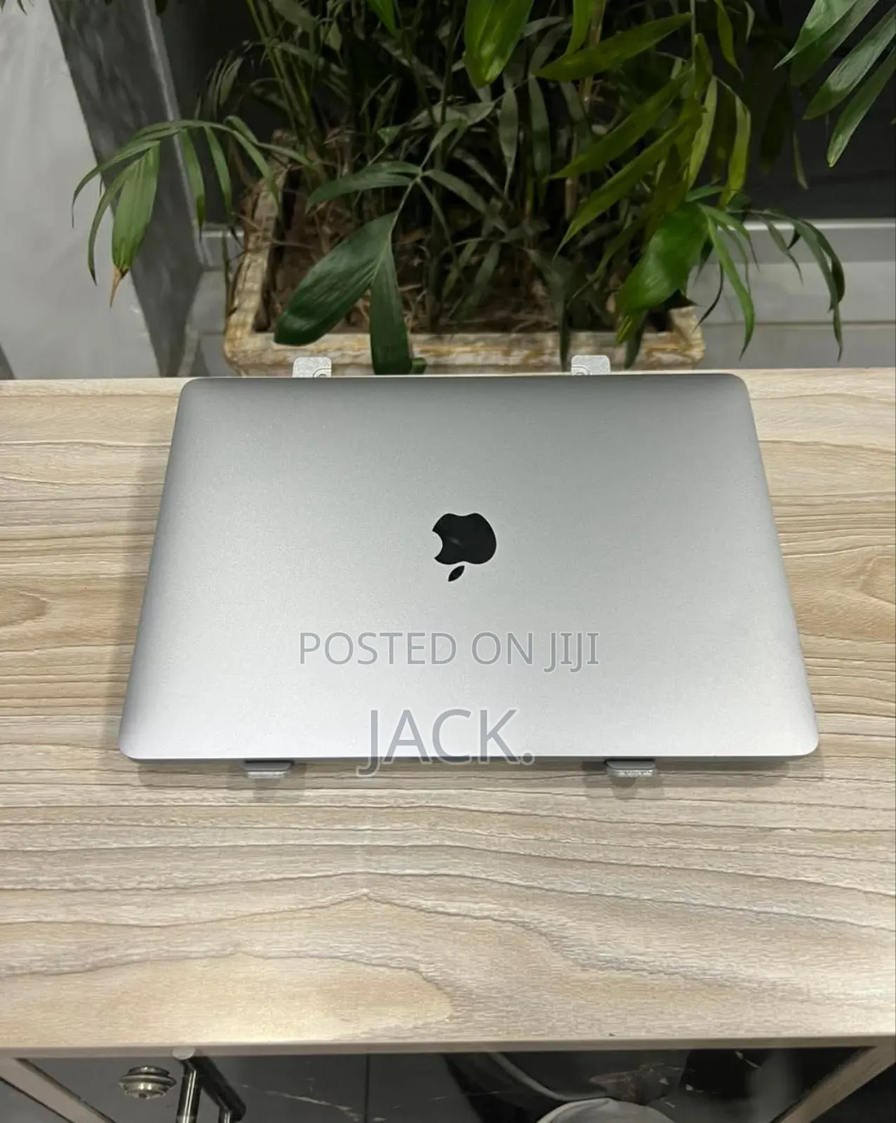 Laptop Apple MacBook Pro 2022 M2 16GB Apple M2 SSD 512GB