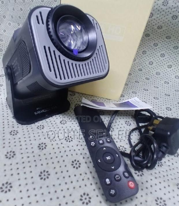 Automatic Keystone Correction 180°Adjustable Hy320 Mini Projector .