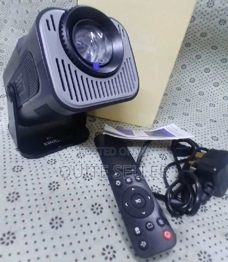 Automatic Keystone Correction 180°Adjustable Hy320 Mini Projector .