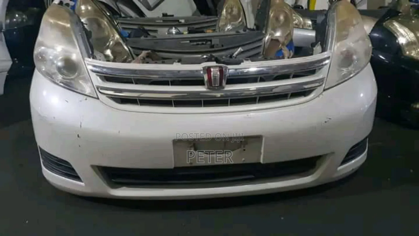 Toyota Isis Nosecut Year 2012 Xenon Lights