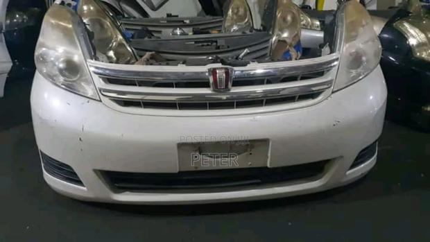 Toyota Isis Nosecut Year 2012 Xenon Lights