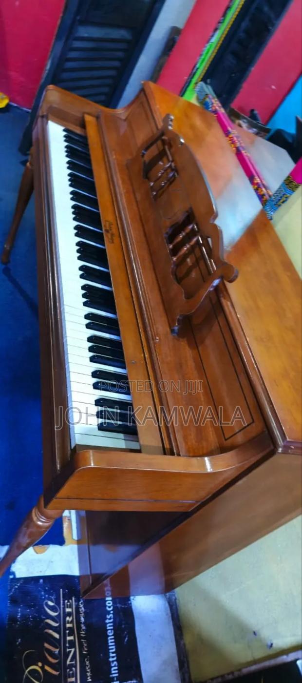 Upright / Acoustic Piano - thumbnail 4