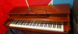 Upright / Acoustic Piano - thumbnail 2