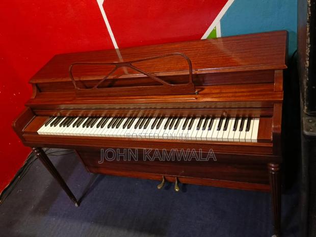 Upright / Acoustic Piano - thumbnail 3