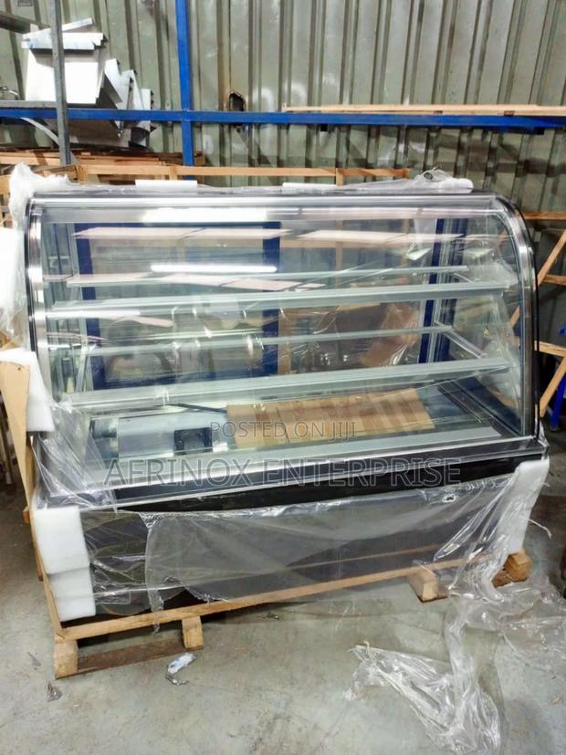 Imported Cake Display – Straight GlassKeep Your Cakes Fresh - main view