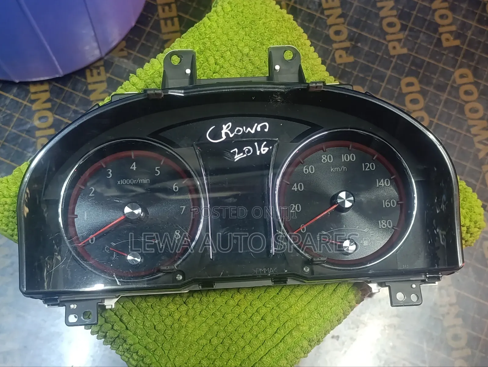 Toyota Crown Dashboard Gauge Cluster/ Speedometer Clock