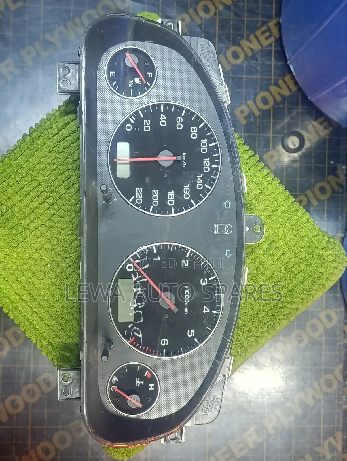 Dashboard Speedometer Gauge/Cluster