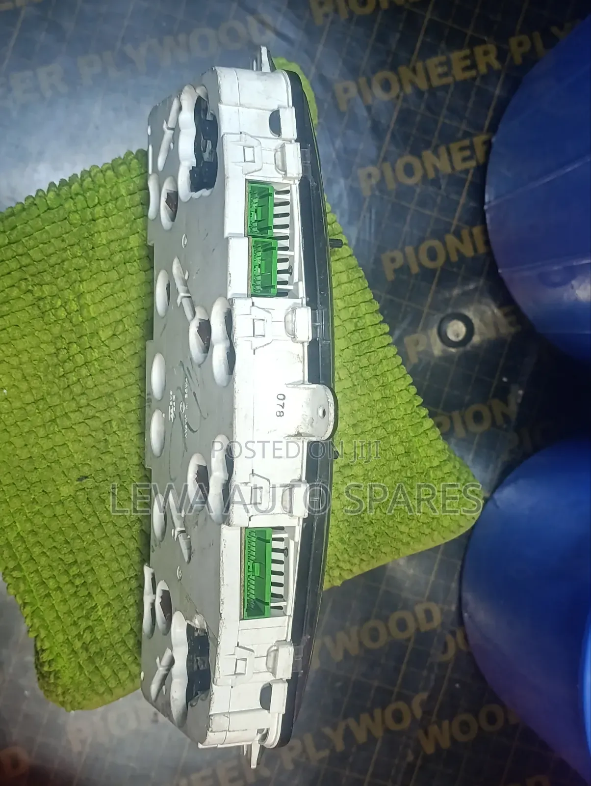 Dashboard Speedometer Gauge/Cluster