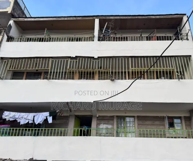 20bdrm Apartment in Komarock Estate for sale