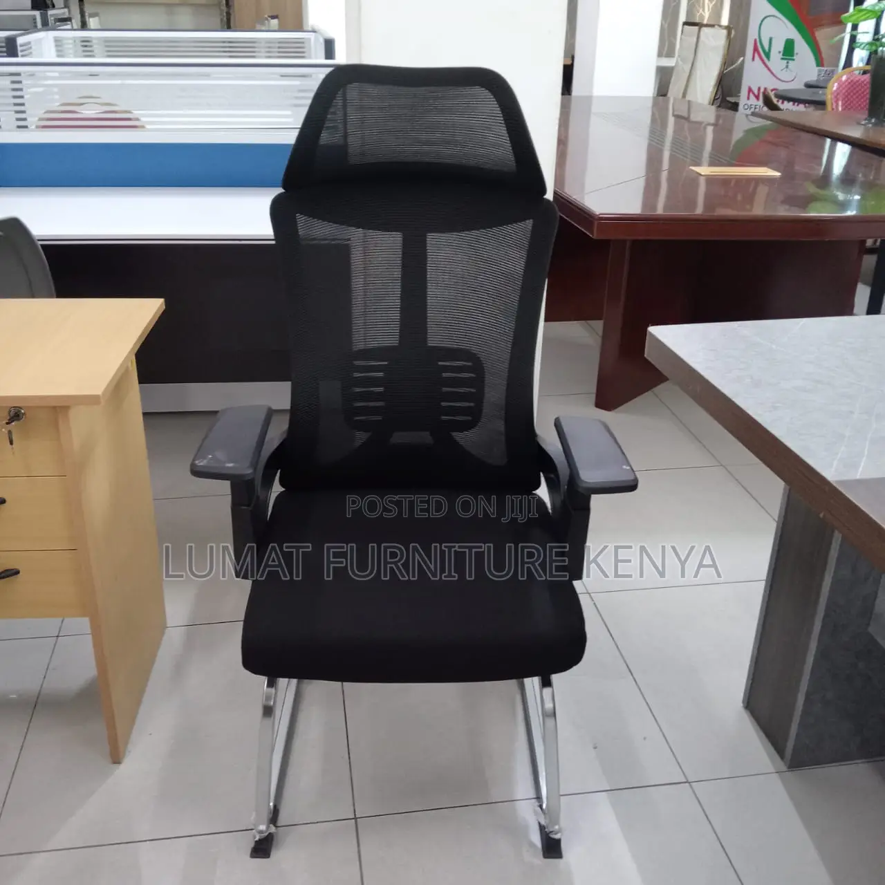 Sleek Ergonomic Waiting-Area Chair