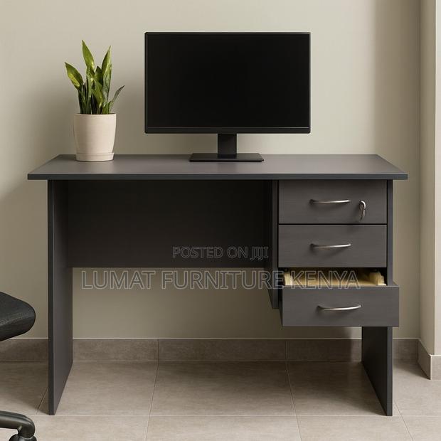 Sleek Desk for Secretarial Use - main view