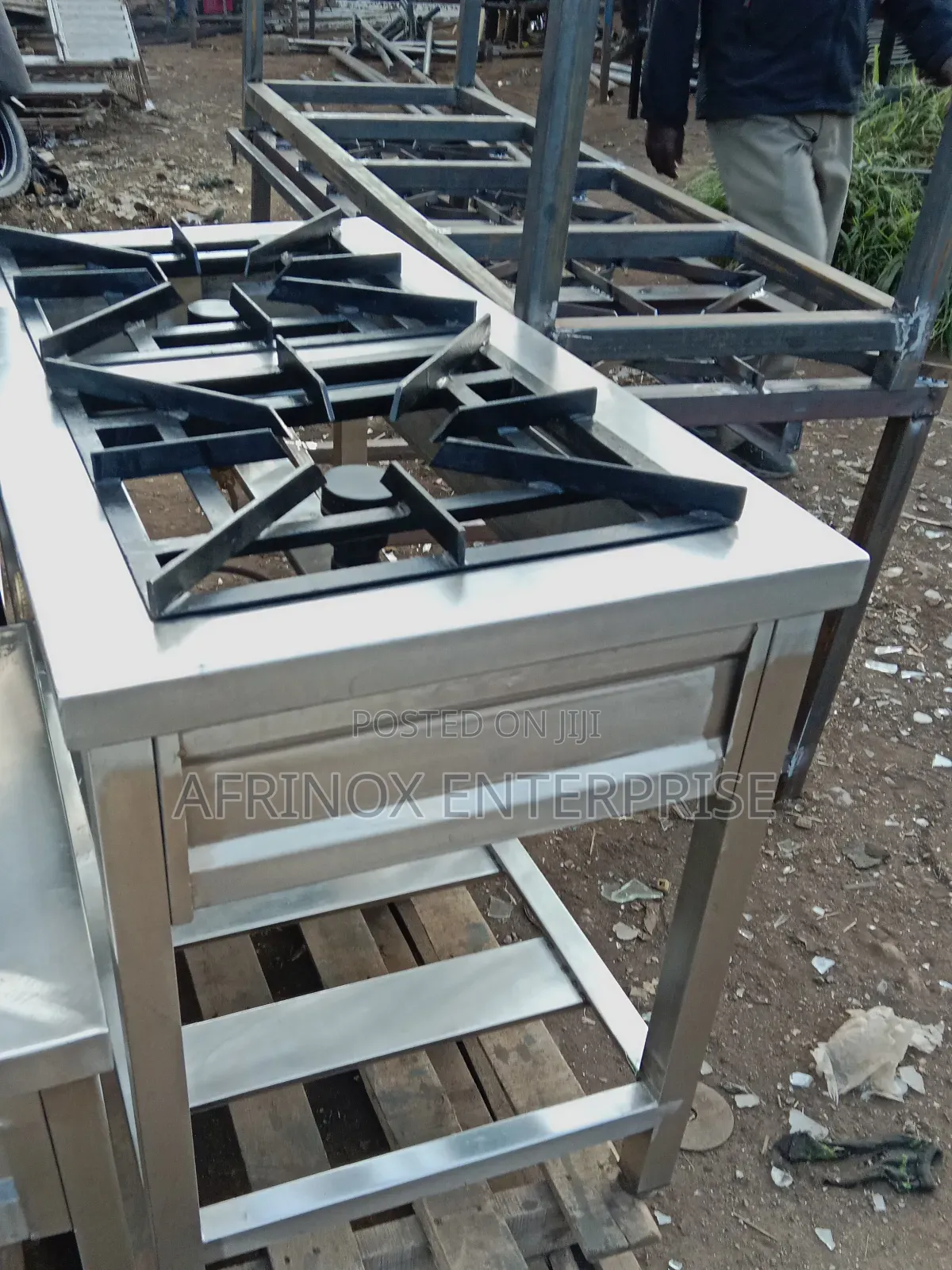 .  Heavy-Duty Commercial Gas Cooker – Power Durability!