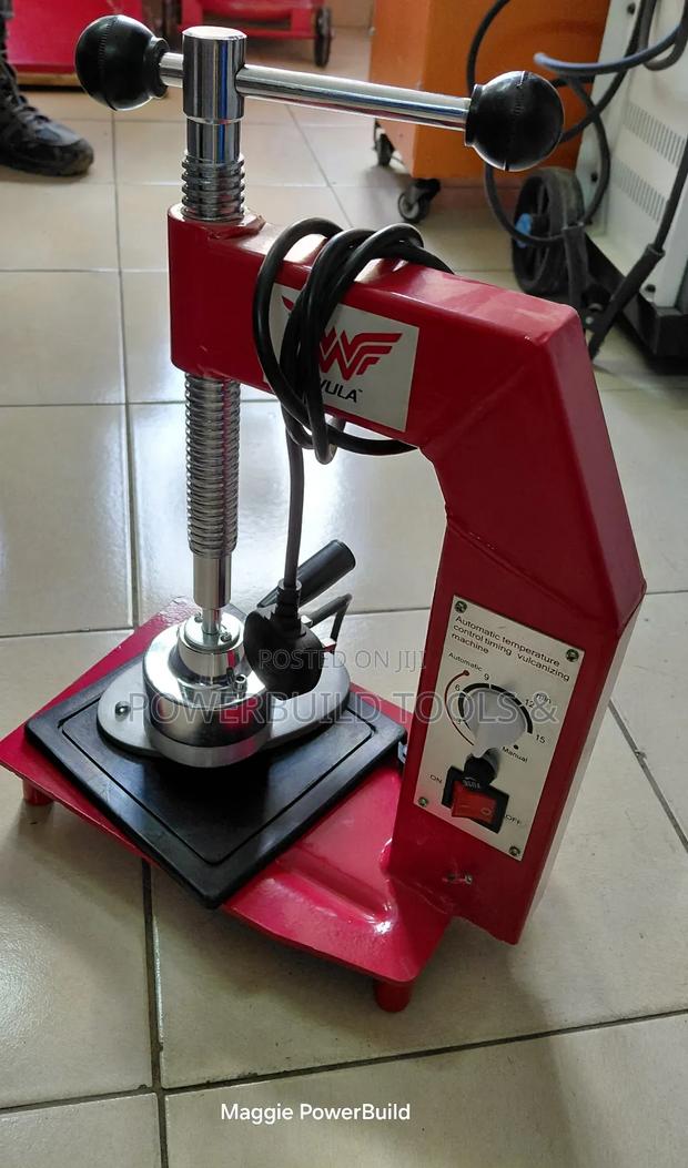 Vulcanizing Machine For Tire Curing