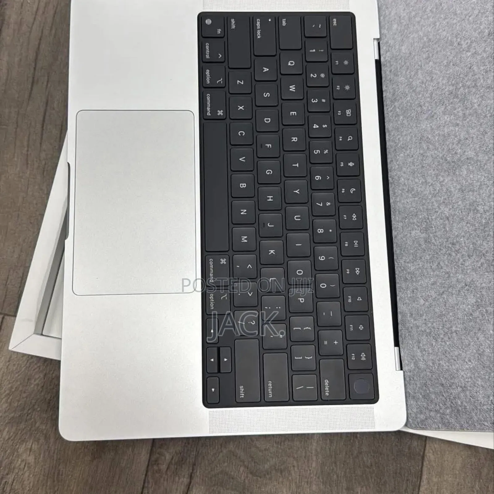 Laptop Apple MacBook Pro 2023 M2 Pro 14-Inch 16GB Apple M2 SSD 512GB