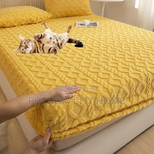 Sherpa Fitted Mattress Cover With Cases - thumbnail 2