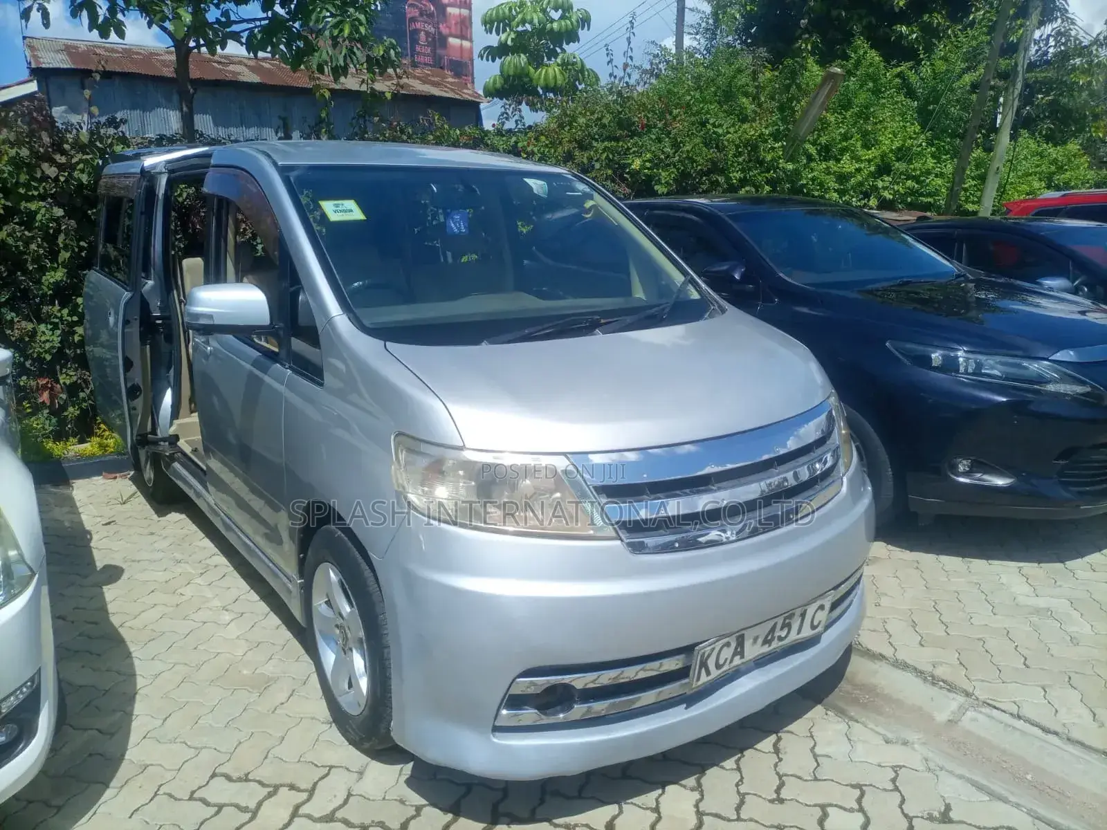 Nissan Serena 2009 Silver