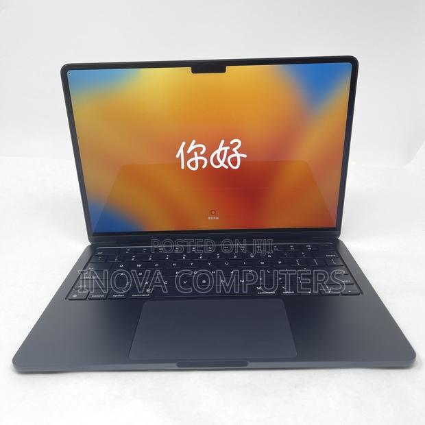 Laptop Apple MacBook Air 2022 M2 8GB Apple M2 SSD 512GB