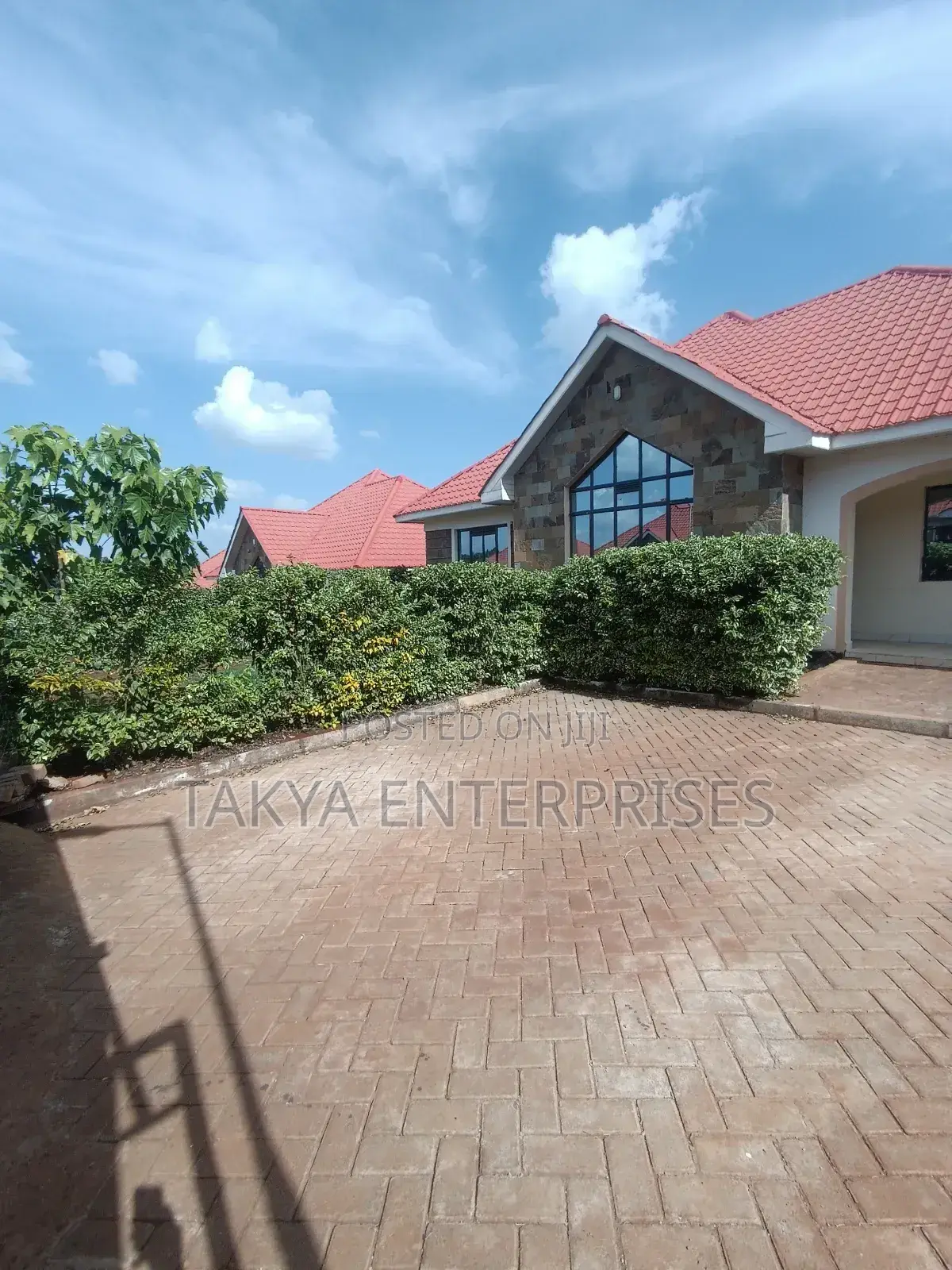 3bdrm Bungalow in Windsor Gardens, Kenyatta Road / Theta  for rent