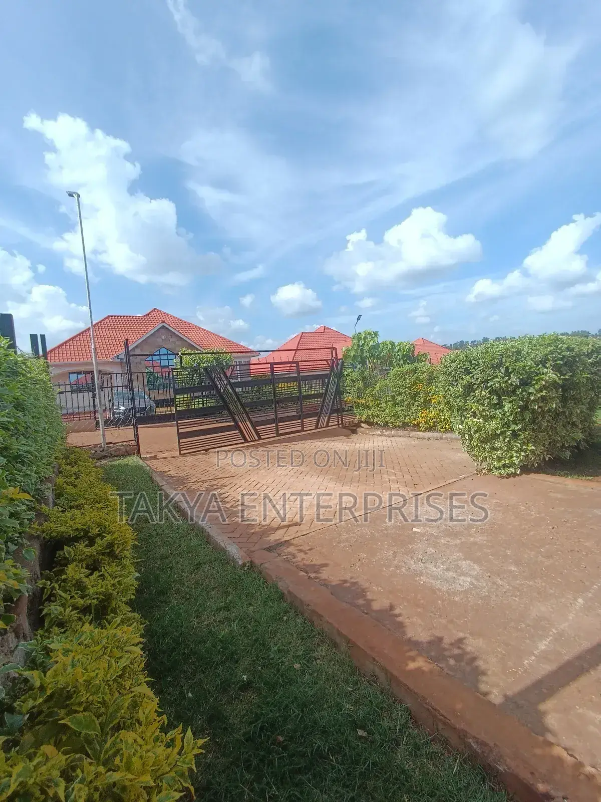 3bdrm Bungalow in Windsor Gardens, Kenyatta Road / Theta  for rent