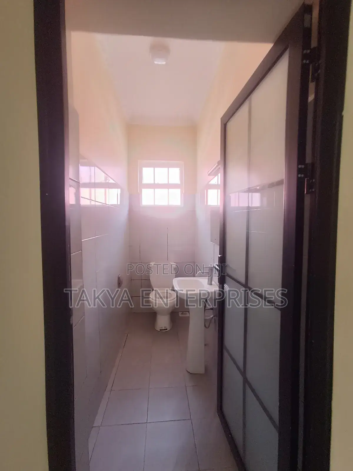 3bdrm Bungalow in Windsor Gardens, Kenyatta Road / Theta  for rent