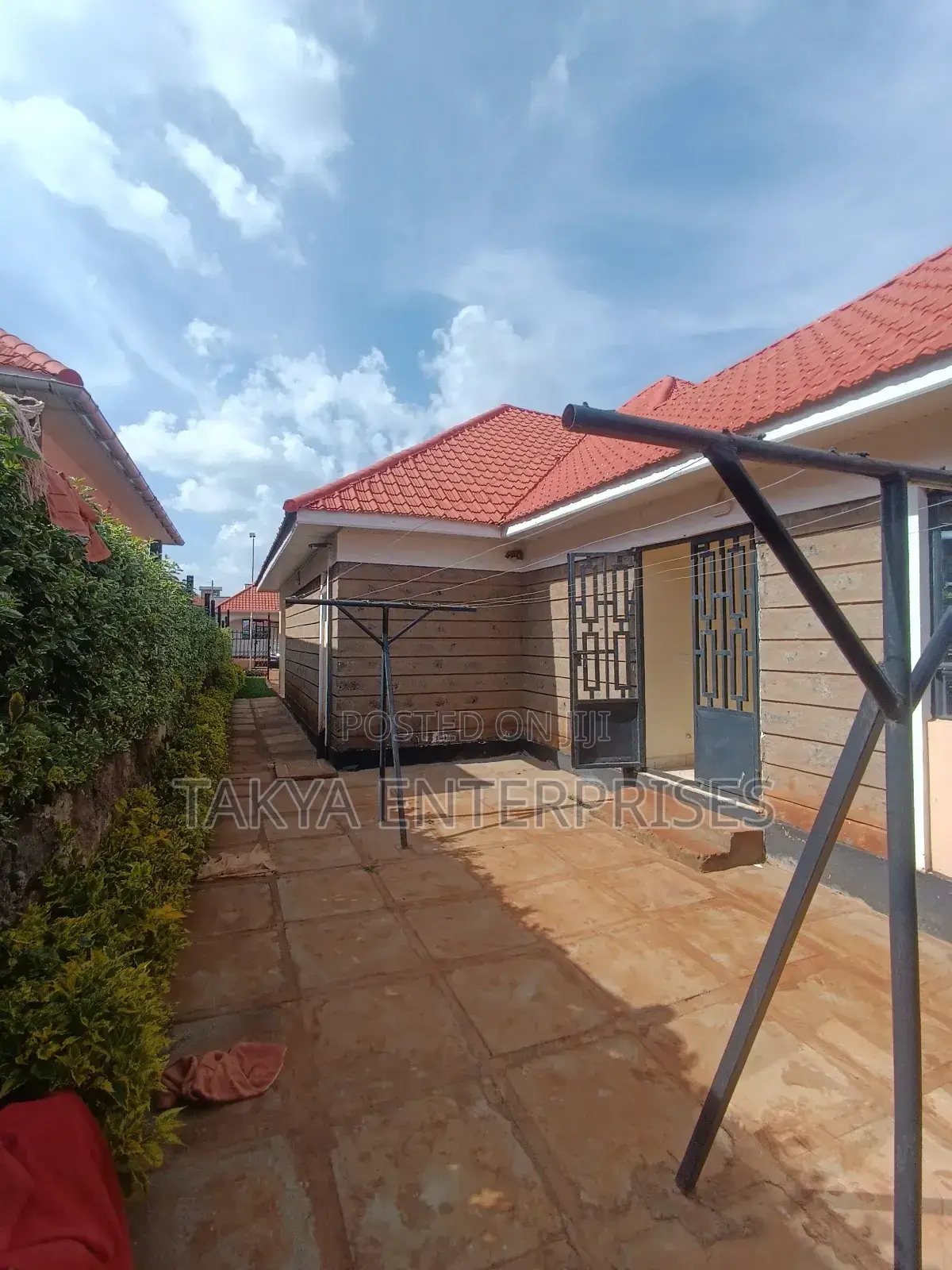 3bdrm Bungalow in Windsor Gardens, Kenyatta Road / Theta  for rent