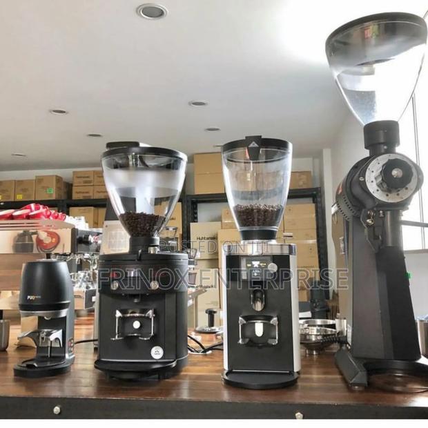 Low-Maintenance Grinder for Busy Coffee Lovers. - main view
