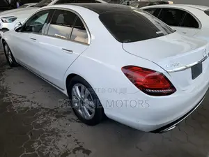 Mercedes-Benz C200 2018 Pearl