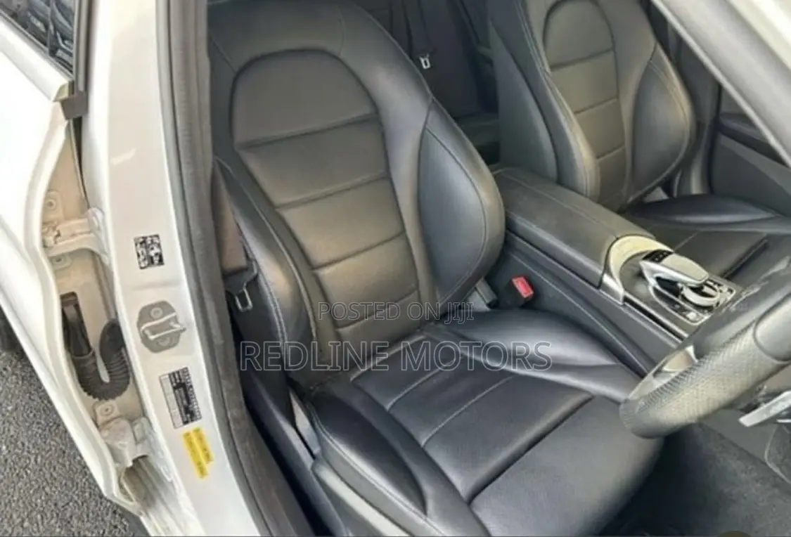 Mercedes-Benz C200 2018 Pearl