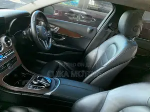 Mercedes-Benz C200 2018 Red