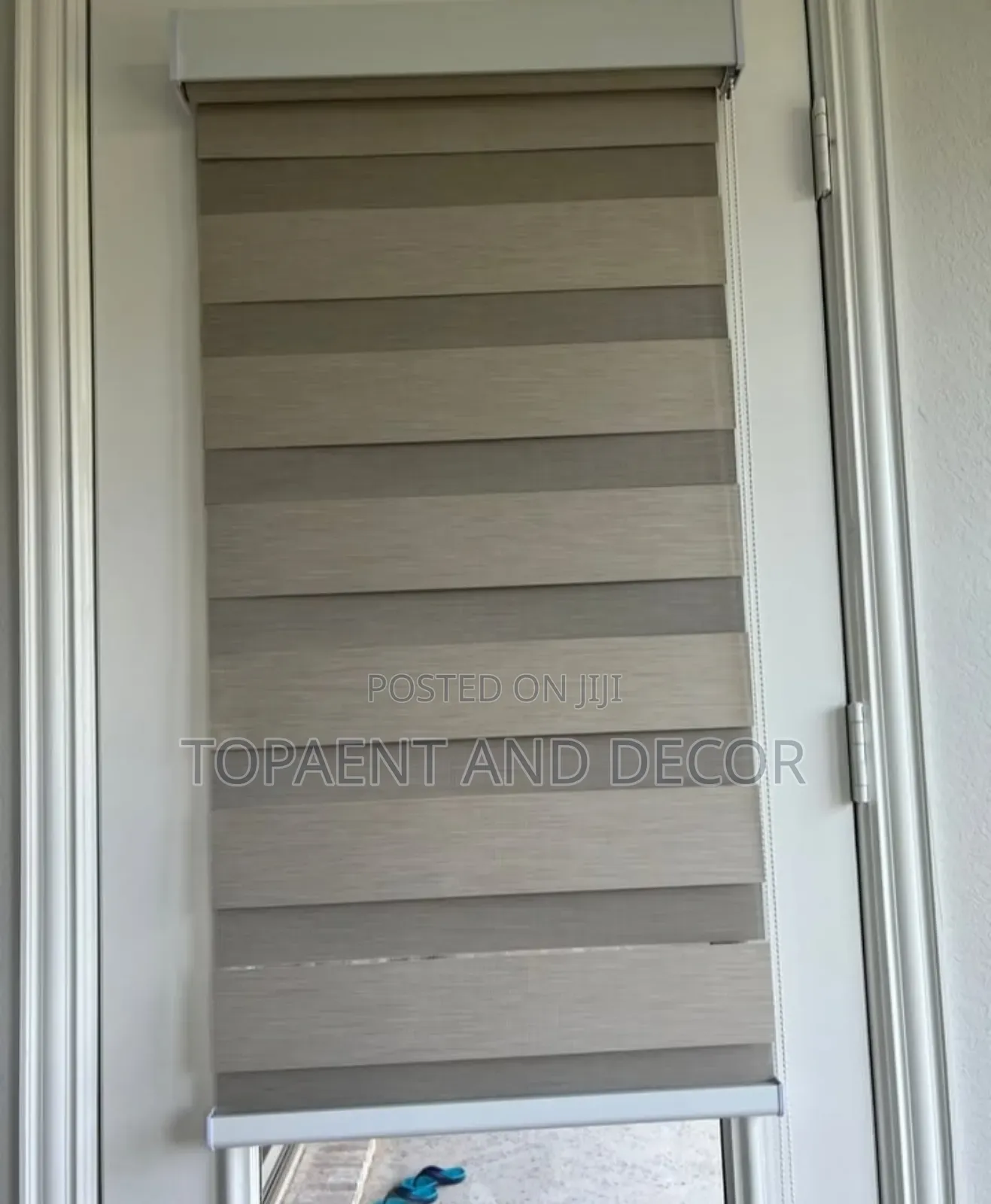 Modern Horizontal Window Blinds for Office Designed