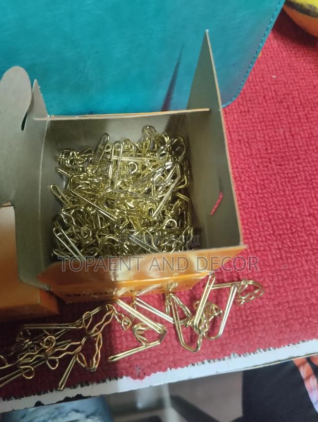 100 Pieces Pack Gold Metal Curtain Hooks